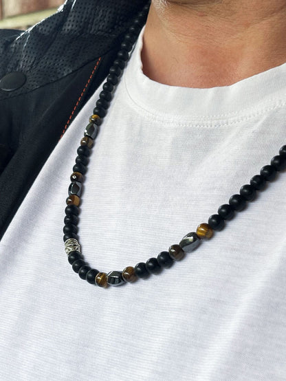MEA NANI JEWELLERY Herresmykke ASK – langt herrekjede i lavastein og tigerøye