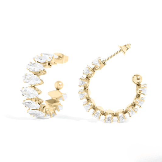 MEA NANI JEWELLERY Hoops med glitrende steiner STARDUST HOOPS – 18K gullbelagte hoop-øredobber med marquise CZ-stener