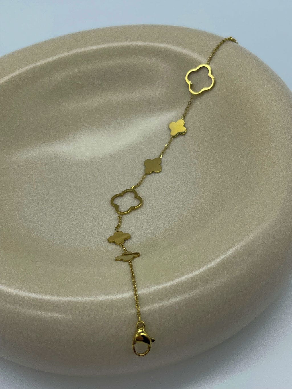 MEA NANI JEWELLERY IVY GULLBELAGT ARMBÅND