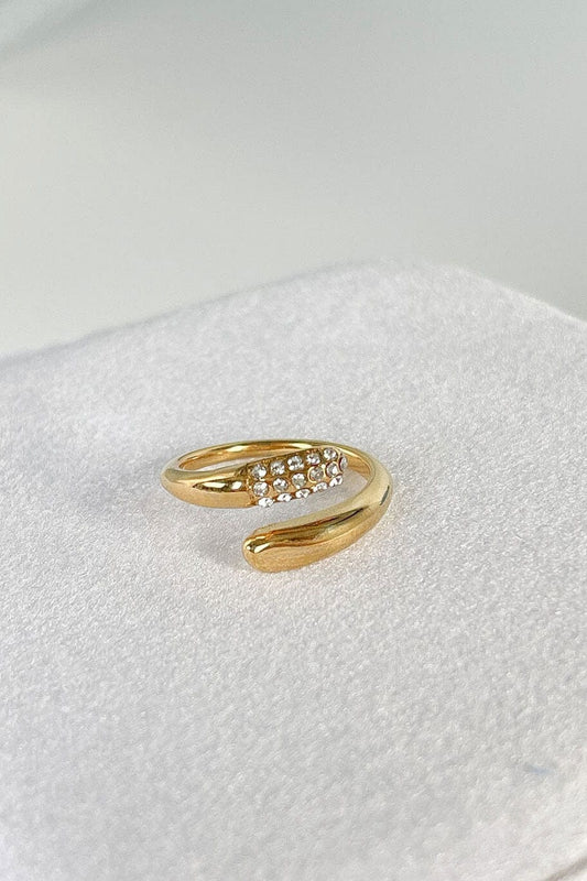 MEA NANI JEWELLERY Justerbar ring CRYSTAL 18K GULLBELAGT DRÅPE RING - Regulerbar ring til dame