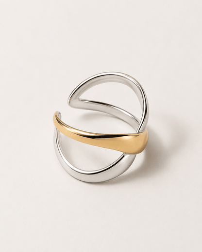 MEA NANI JEWELLERY Justerbar ring Default CROSSFIRE RING – stål og 18K gullbelagt, justerbar