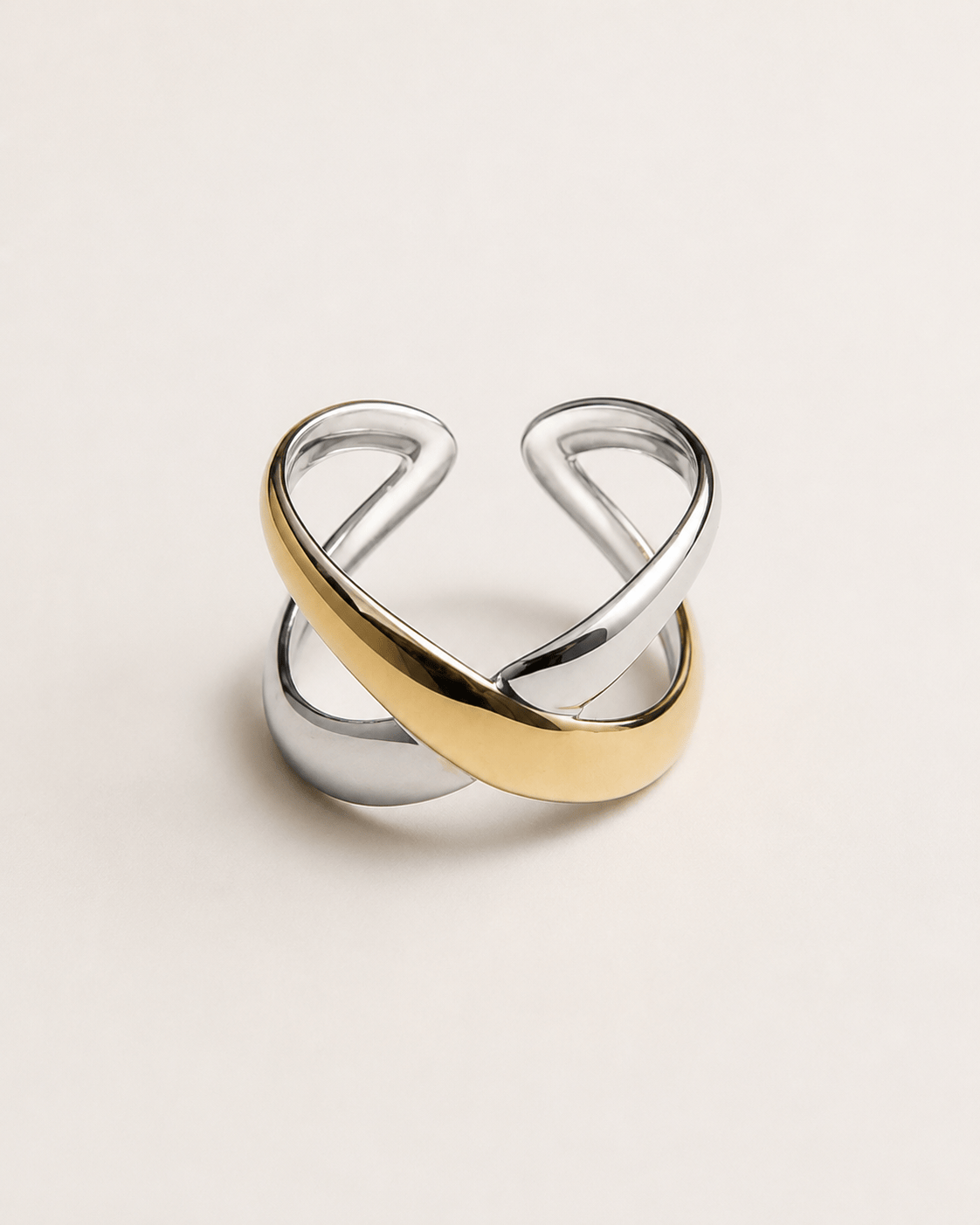 MEA NANI JEWELLERY Justerbar ring Default CROSSFIRE RING – stål og 18K gullbelagt, justerbar