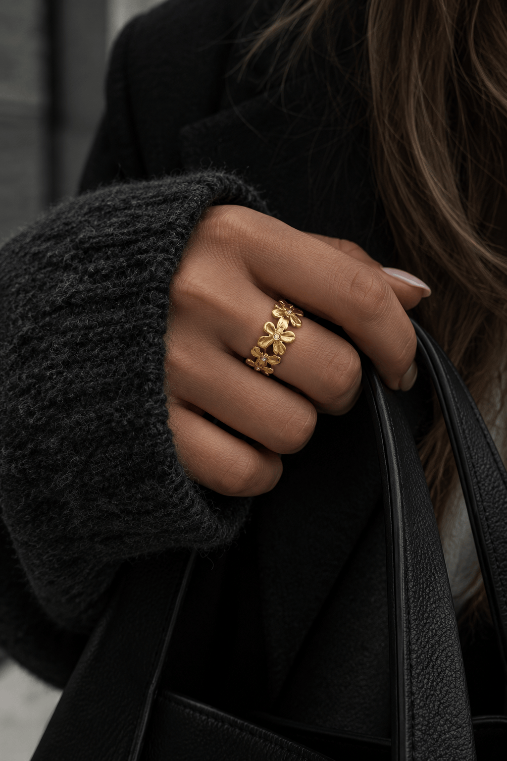 MEA NANI JEWELLERY Justerbar ring Default MARGUERITE – justerbar blomsterring i 14K gullbelagt kirurgisk stål, vanntett