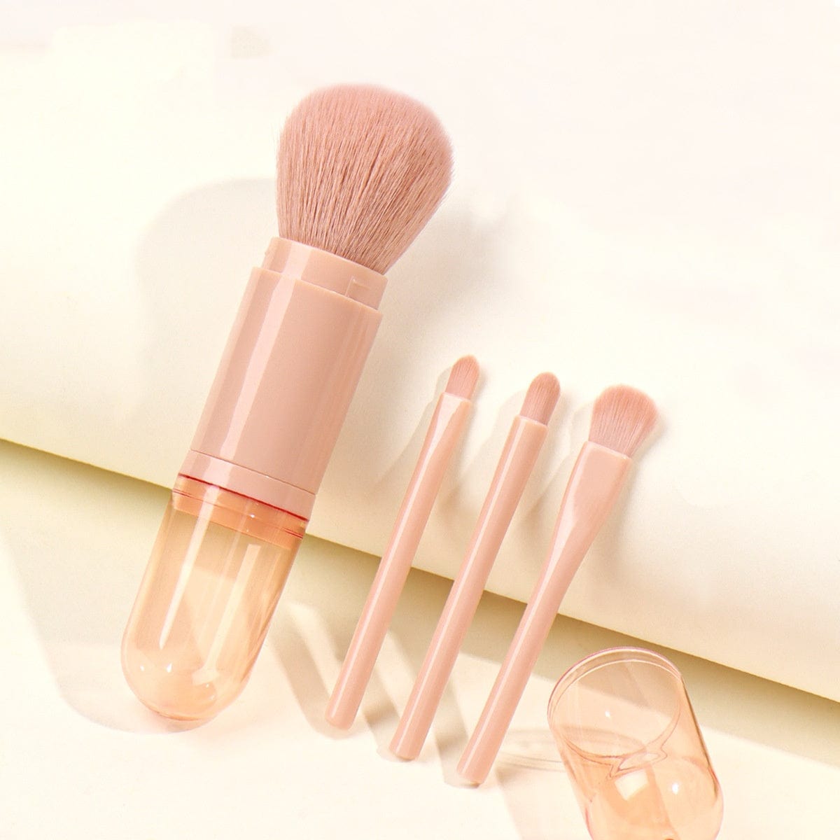 MEA NANI JEWELLERY Make-up børster Rosa SMINKEKOST SETT I ROSA REISEETUI – 4 MYKE MAKE-UP BØRSTER