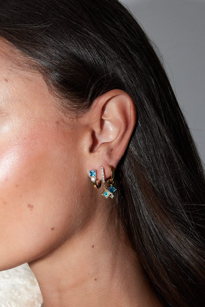 MEA NANI JEWELLERY Øredobber Default AZURA STACK – gullbelagte huggies med turkise steiner, sett med 3