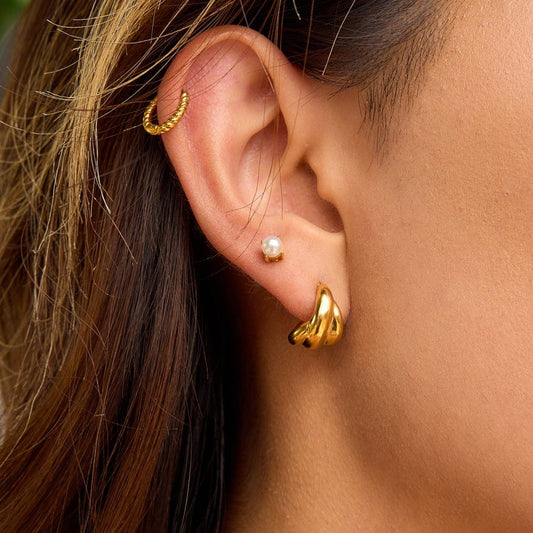 MEA NANI JEWELLERY Øredobber EVERYDAY GLOW – Mini Hoops 18K PVD gullbelagt
