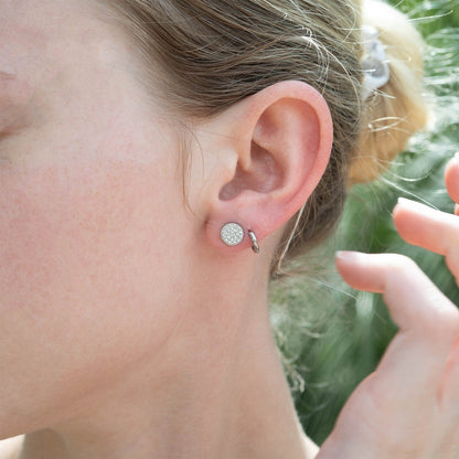 MEA NANI JEWELLERY Øredobber EVERYDAY ICON STUDS – kirurgisk stål med pavé-krystaller