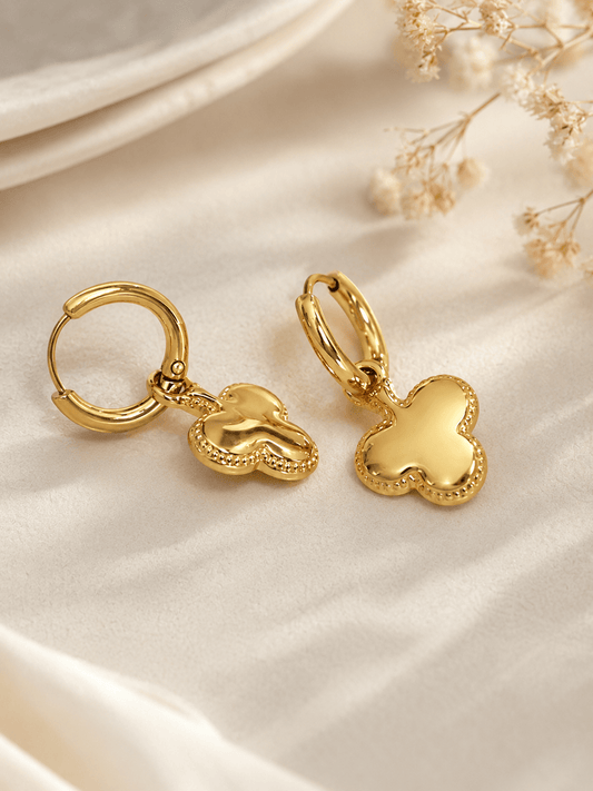 MEA NANI JEWELLERY Øredobber Gull CLOVER Hoops – 14K gullbelagte øredobber