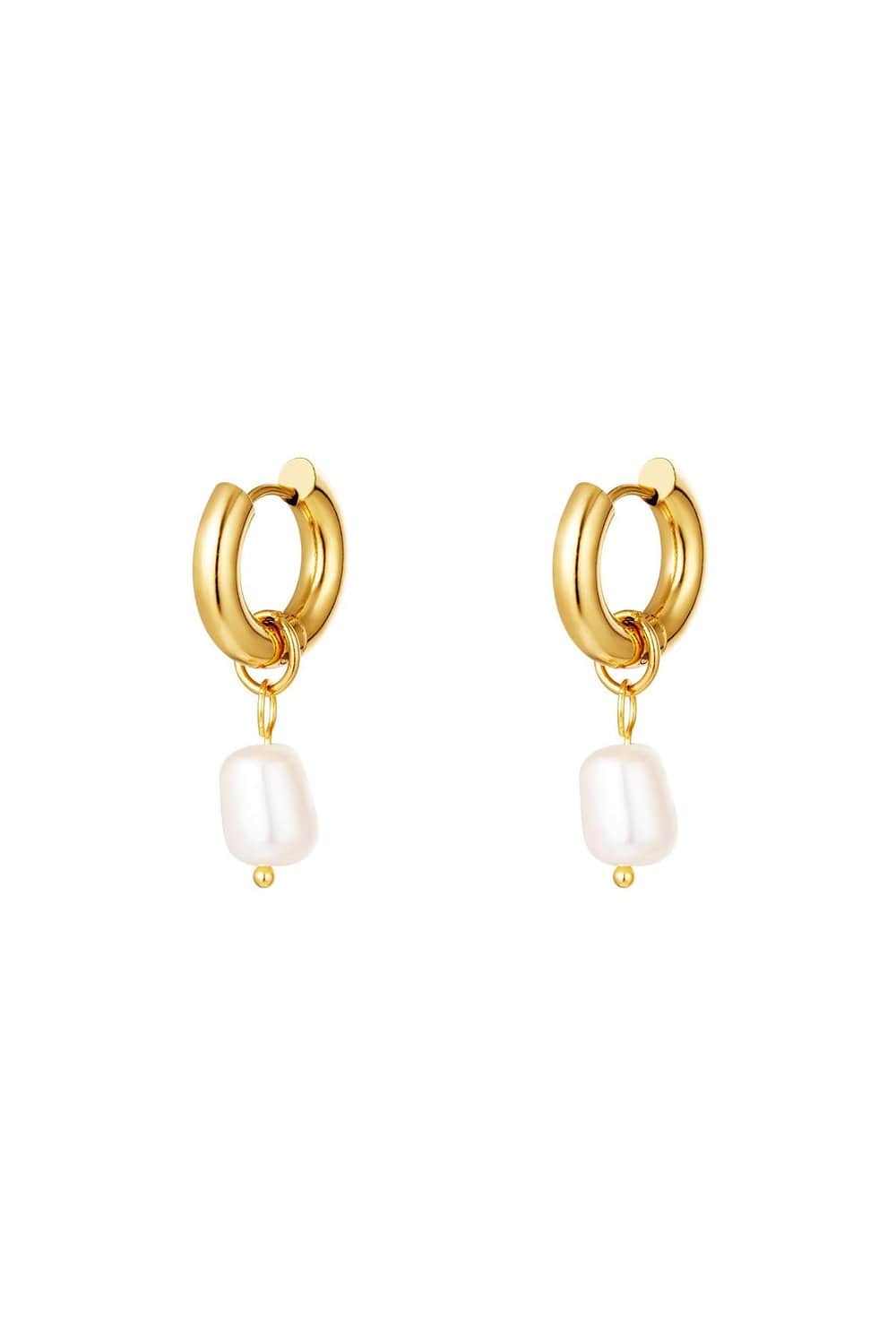 MEA NANI JEWELLERY Øredobber Gull/Hvit DARA PEARL HOOPS  – 14K gullbelagt, vanntette