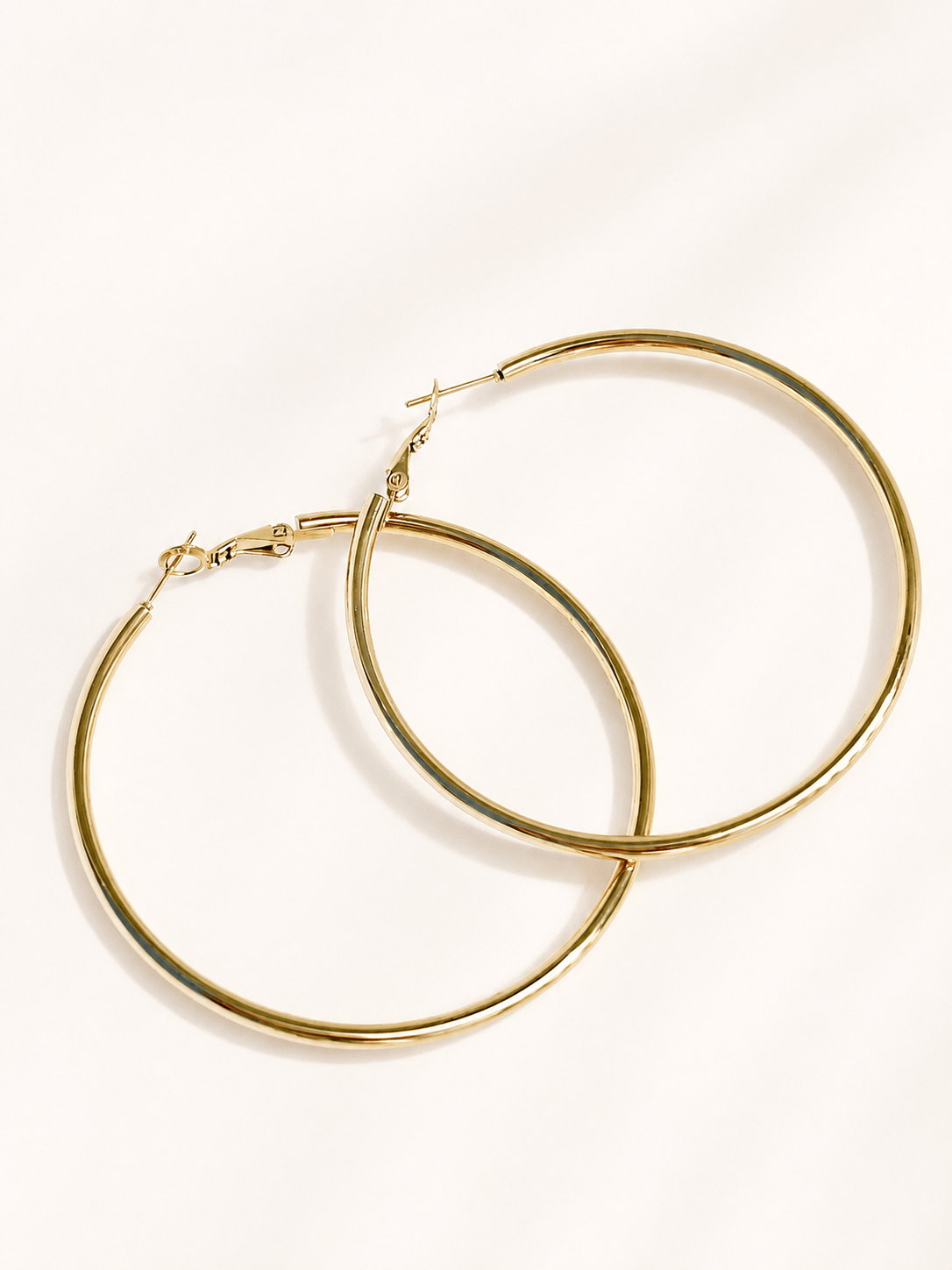 MEA NANI JEWELLERY Øredobber Gull NAIA HOOPS - medium store øreringer med 14K gullbelegg