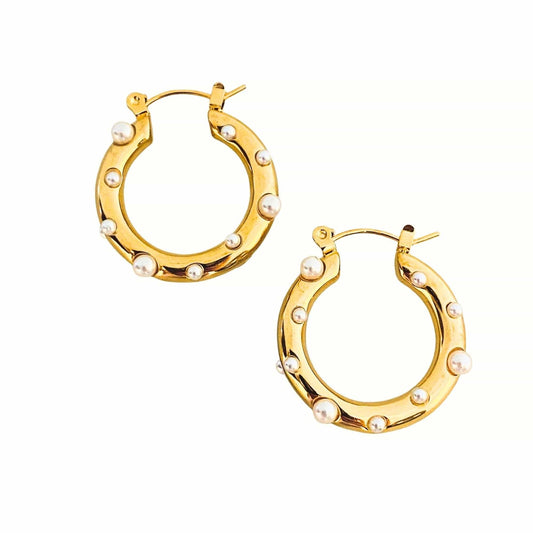MEA NANI JEWELLERY Øredobber gull PEARLS GOLD HOOPS – 18K Gullbelagte øreringer med hvit perle