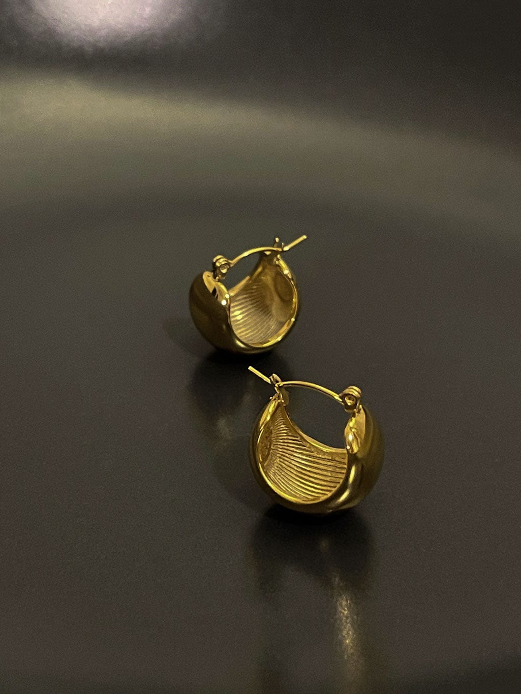 MEA NANI JEWELLERY Øredobber HANNA - GULLBELAGTE CHUNKY HOOPS - 18K