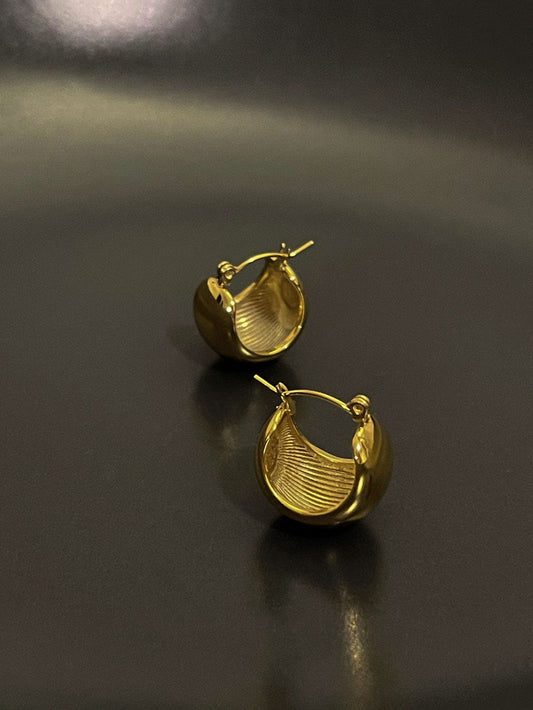 MEA NANI JEWELLERY Øredobber HANNA - GULLBELAGTE CHUNKY HOOPS - 18K