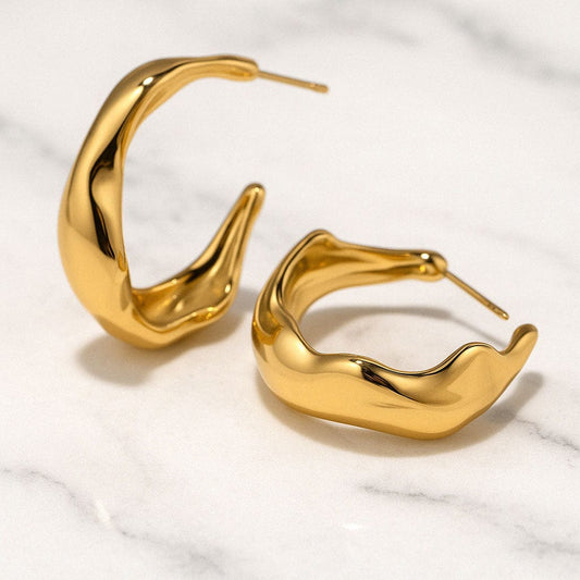 MEA NANI JEWELLERY Øredobber HEDDA ØRERINGER – gullbelagt, klassisk design, elegante og nikkelfrie
