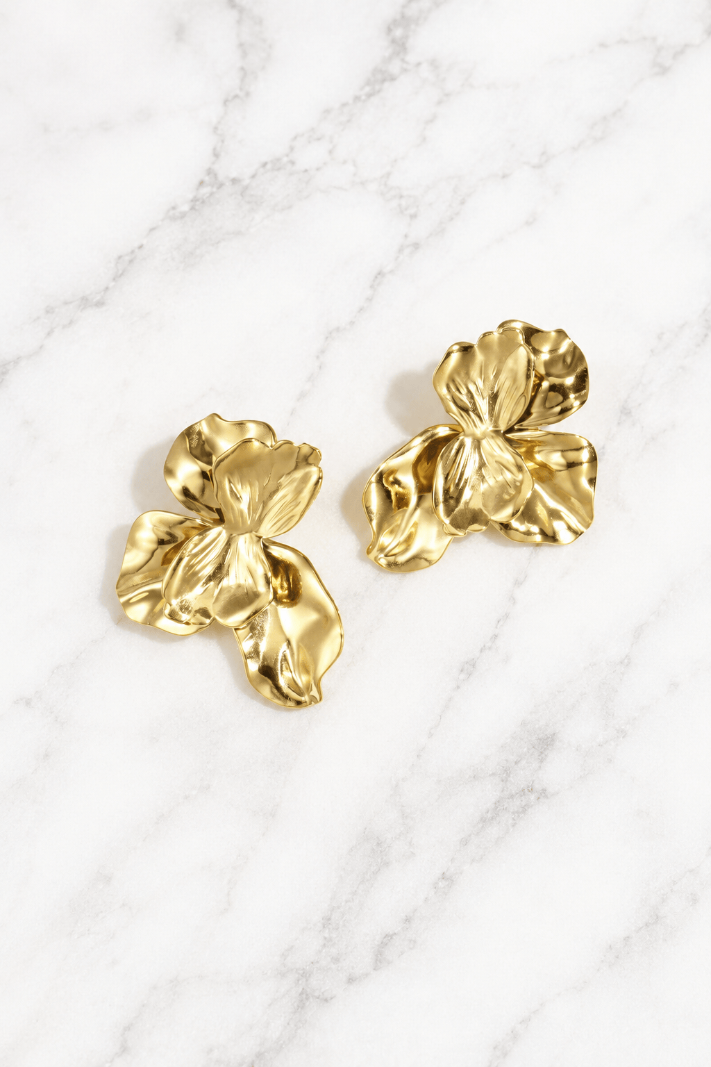 MEA NANI JEWELLERY Øredobber MIRELLE – store vanntette blomsterøredobber - 14K gullbelagt