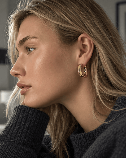 MEA NANI JEWELLERY øredobber SENNA HOOPS – tykke gullhoops, 14K gullbelagt