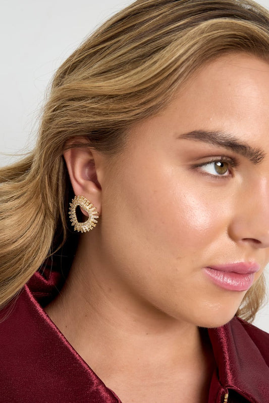 MEA NANI JEWELLERY Øredobber THE AURA HEART EARRINGS – 14 K gullbelagte festøredobber