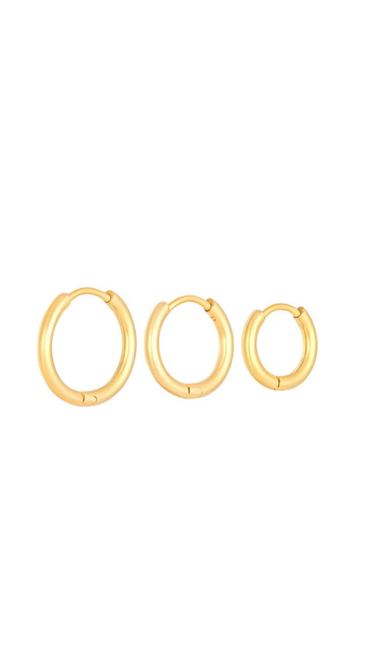 MEA NANI JEWELLERY Øreringer ELENA HOOPS - Små gullbelagte øreringer - klassisk design i 3 størrelser