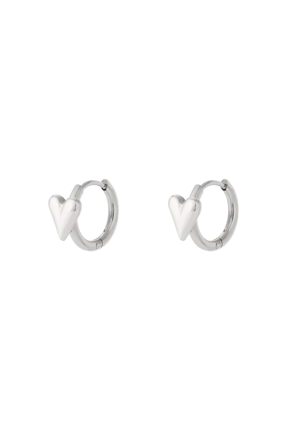 MEA NANI JEWELLERY Øreringer HEART HUGGIES SILVER - Kirurgisk stål øreringer