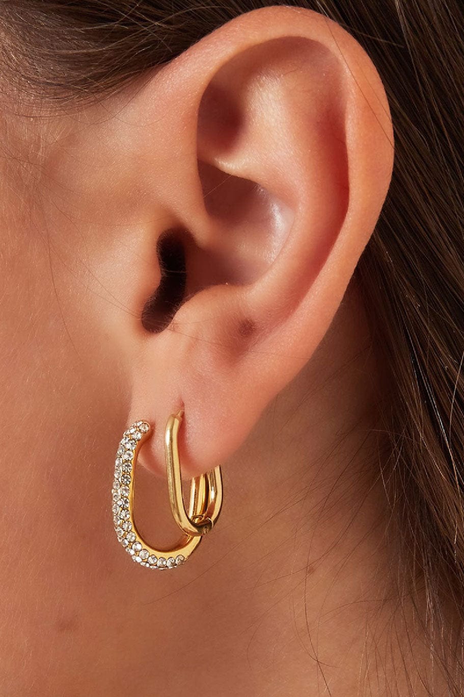 MEA NANI JEWELLERY Øreringer LINEA – Glitrende hoops øredobber i 14K gullbelagt stål