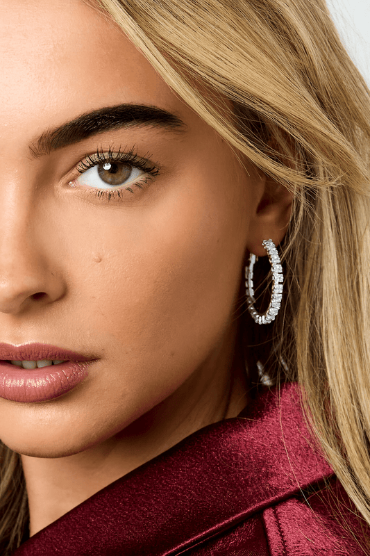 MEA NANI JEWELLERY Øreringer THE LUNA HOOPS SILVER – sølvøreringer med glitrende stener