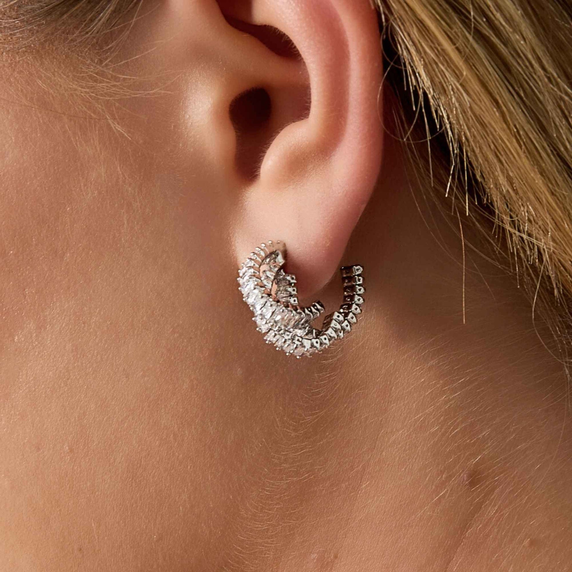 MEA NANI JEWELLERY Party øredobber STELLA LIGHT EARRINGS – 14K gullbelagt