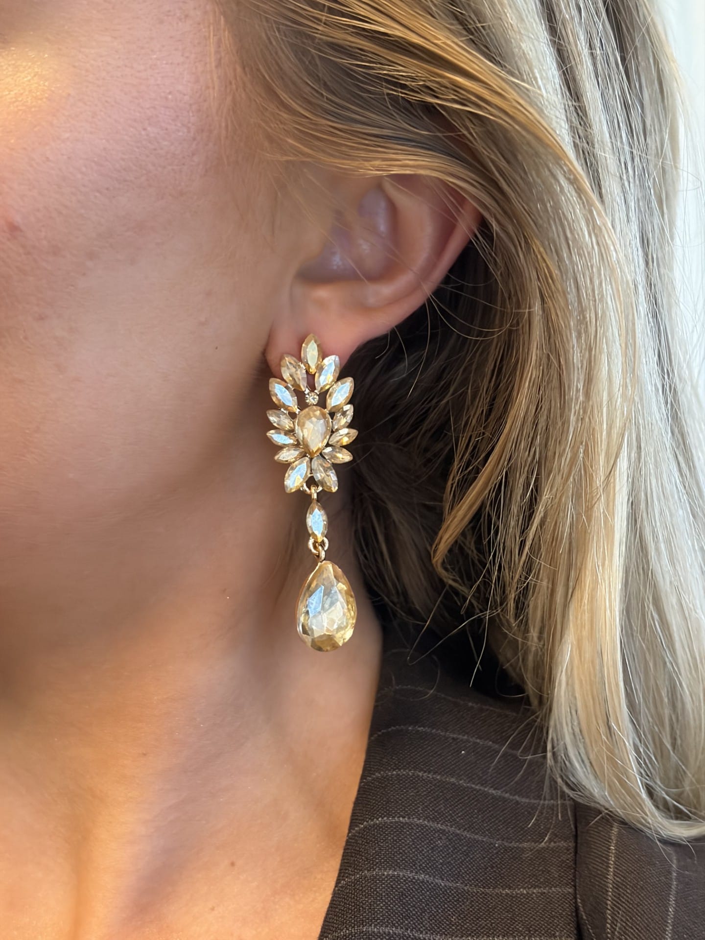 MEA NANI JEWELLERY Party øredobber VALENTINA CRYSTAL DROPS - Champagnefargede øredobber med krystaller