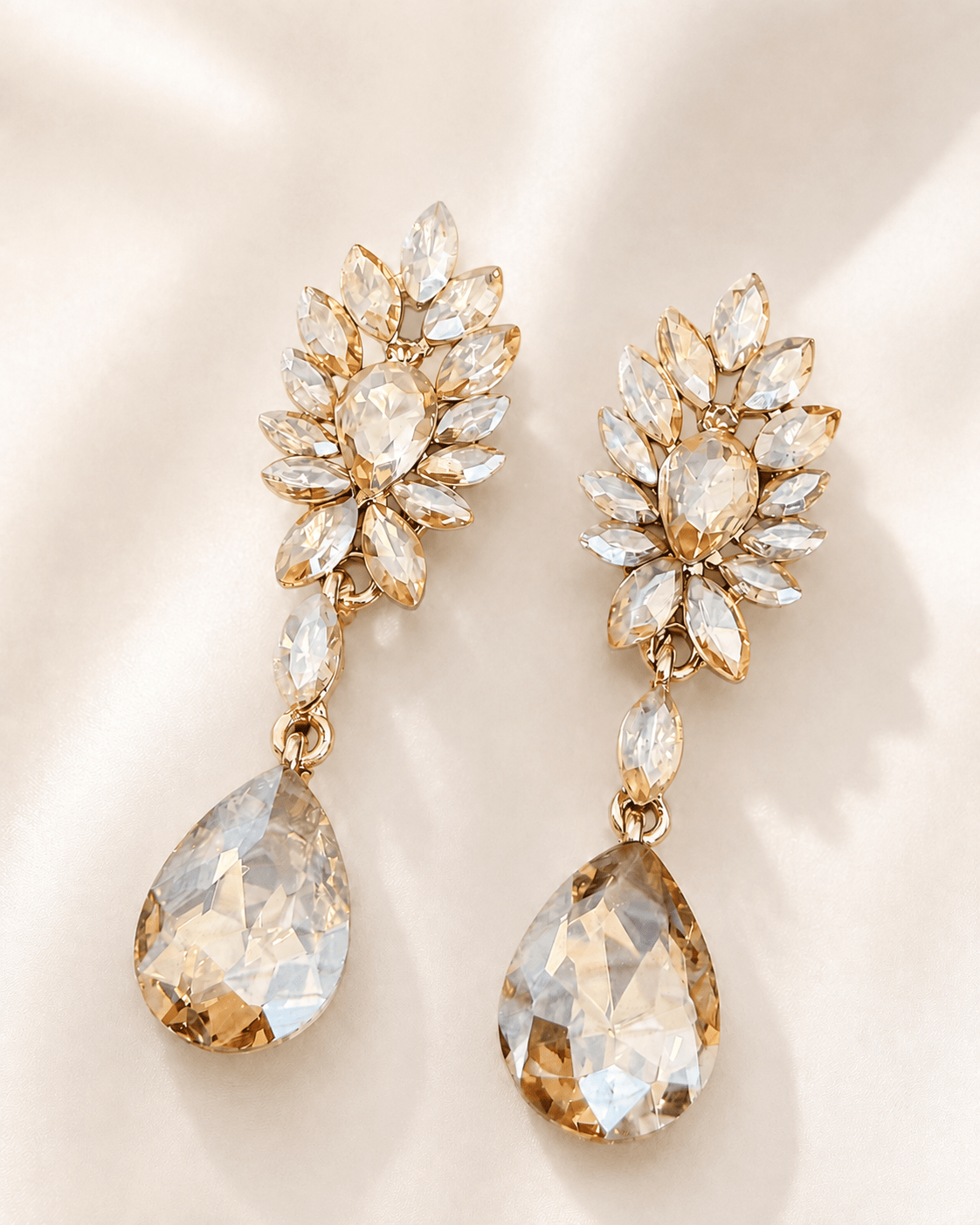 MEA NANI JEWELLERY Party øredobber VALENTINA CRYSTAL DROPS - Champagnefargede øredobber med krystaller