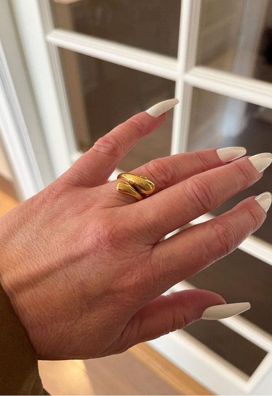 MEA NANI JEWELLERY Regulerbar ring NADIA RING 18K GULLBELAGT - Myk formet organisk ring i regulerbar størrelse