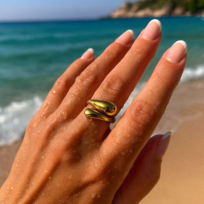 MEA NANI JEWELLERY Regulerbar ring NADIA RING 18K GULLBELAGT - Myk formet organisk ring i regulerbar størrelse