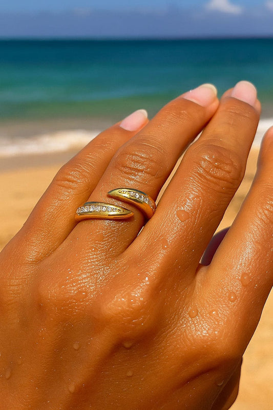 MEA NANI JEWELLERY Ring EIRA 18K GULLBELAGT RING MED ZIRKONA STEIN - Klassisk og justerbar ring til dame