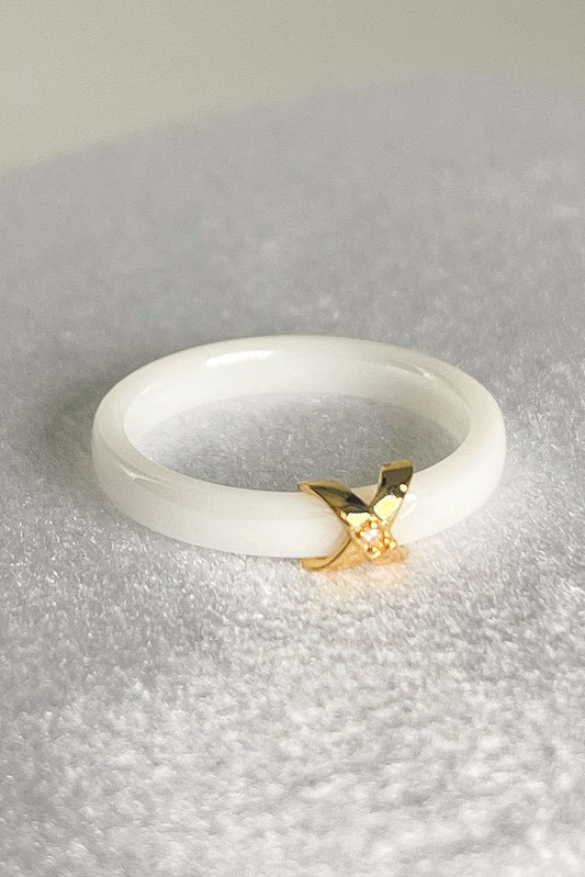 MEA NANI JEWELLERY Ring LUMINA ring – 18K gullbelagt kirurgisk stål og hvit keramikk