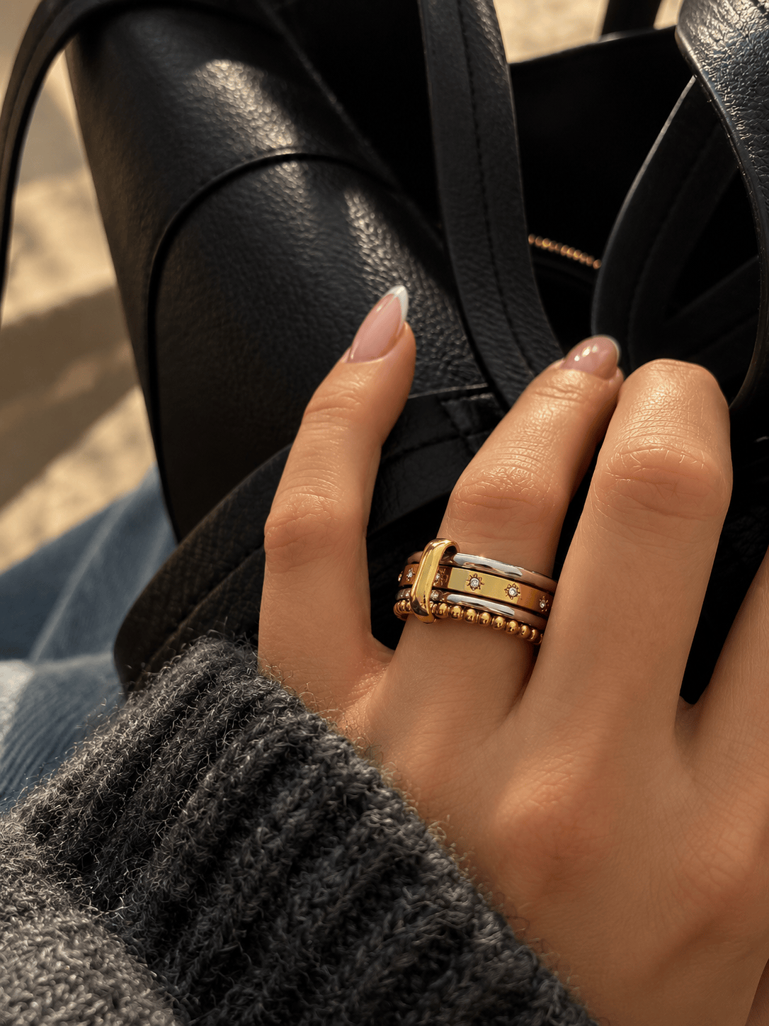 MEA NANI JEWELLERY Ring SQUAD – Ring med fire bånd i gull og sølv, 14K gullbelagt