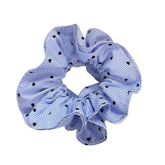 MEA NANI JEWELLERY Scrunchie FRENCH BLUE SCRUNCHIE –  stripet med små hjerter