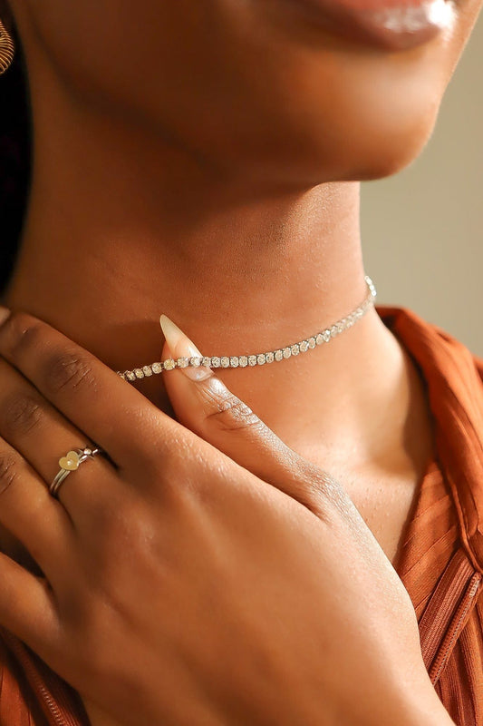 MEA NANI JEWELLERY Tennishalskjede ICE QUEEN TENNIS NECKLACE – tennis halskjede i sølvfarget kirurgisk stål