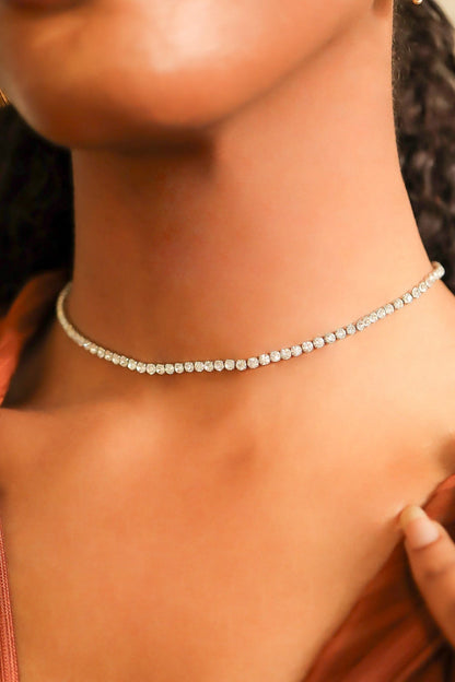MEA NANI JEWELLERY Tennishalskjede ICE QUEEN TENNIS NECKLACE – tennis halskjede i sølvfarget kirurgisk stål